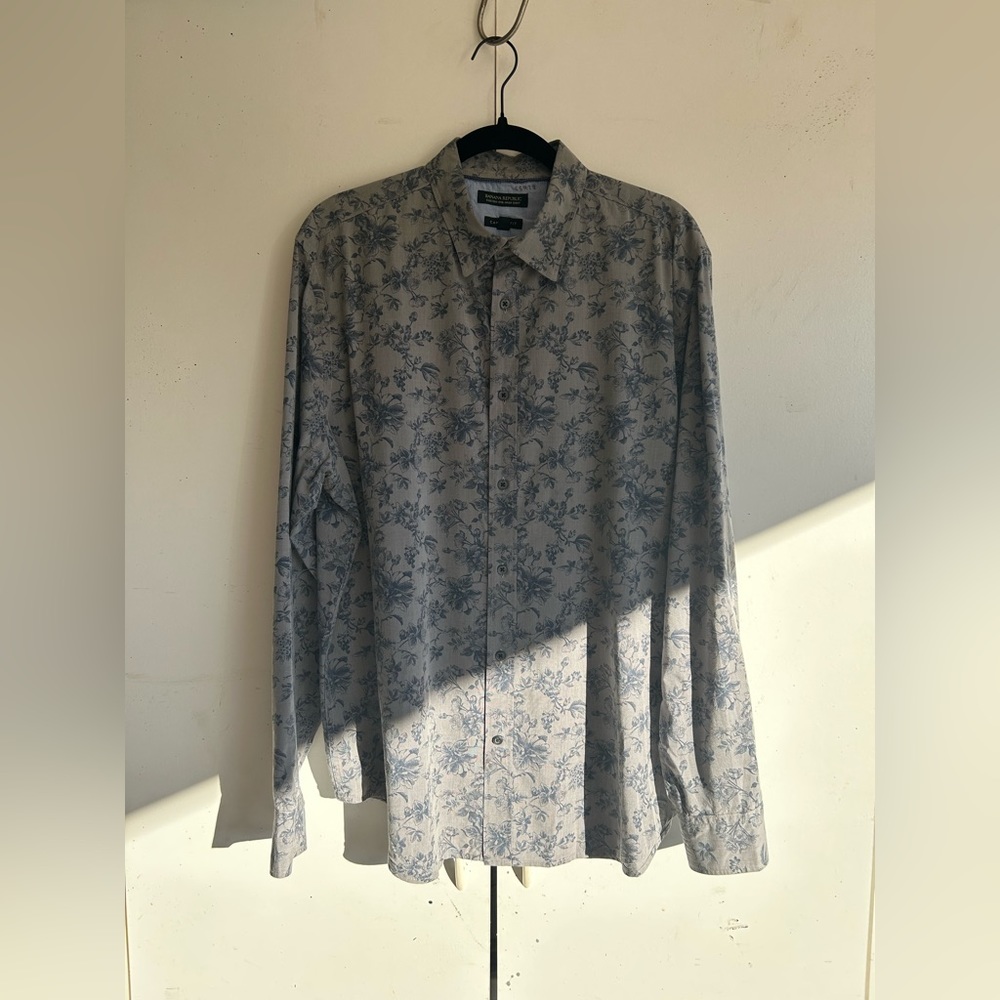 Banana Republic men’s button up long sleeve size XL floral pattern Camden fit